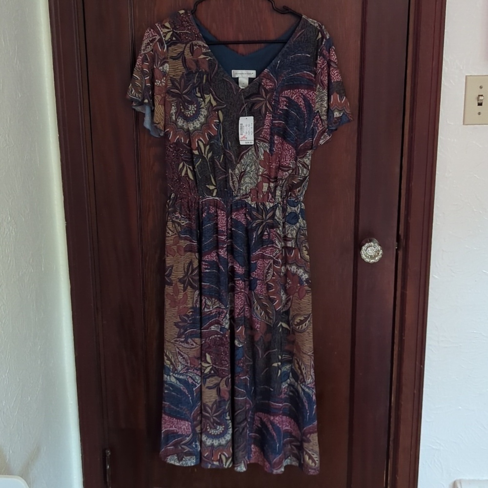 New with Tags Christopher Banks Bohemian Romantic Short Sleeve V Neck Dress Med